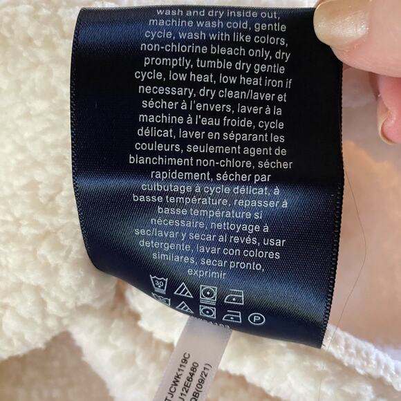 Tommy Hilfiger Women’s Faux Sherpa Pullover Half Zip Medium EUC - Picture 9 of 13